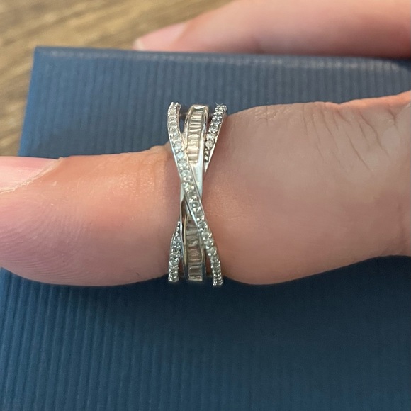 1/2 ct Baguette & Round Diamond Ring - Picture 4 of 4